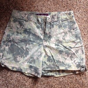 COPY - Camo khaki shorts size 10